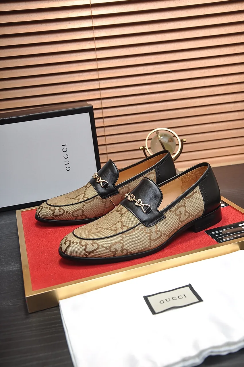 Men's shoes💰500💶Italy's top luxury men's shoe giant (GUCCI) (Gucci) (full cowhide lining) new arrival🍃Original European style🔰 Pleasant to the eye😍In order to make the shoes more durable and non-deformable🌀The production continues to follow traditional methods but there is still no lack of innovation💪Choose original sheepskin for the leather♻️ Smooth and natural And extra bright ⭐Made of imported cowhide, the first choice of rich people 38-45 (45 customized)